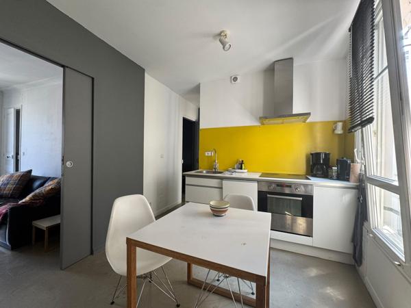Vente appartement - Paris 4 - vue Tour Saint-Jacques - étage élevé - balcon - lumière