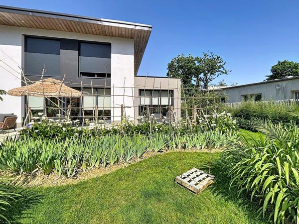 GUIPAVAS : Belle contemporaine d’architecte 7 pièces neuve en viager
