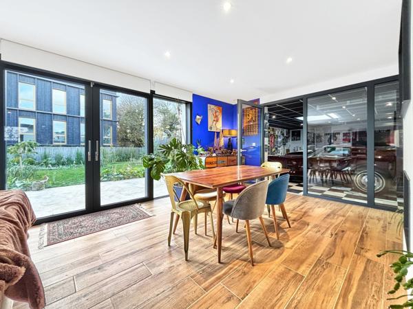 GUIPAVAS : Belle contemporaine d’architecte 7 pièces neuve en viager