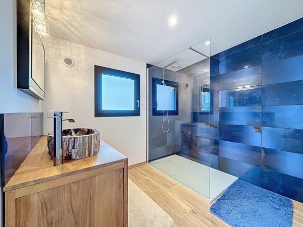 GUIPAVAS : Belle contemporaine d’architecte 7 pièces neuve en viager