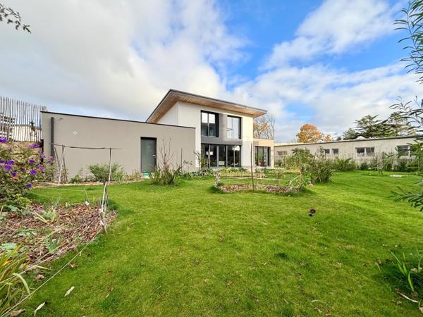 GUIPAVAS : Belle contemporaine d’architecte 7 pièces neuve en viager