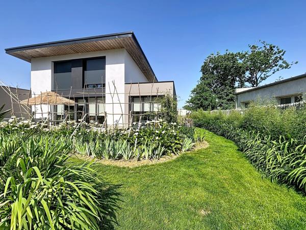 GUIPAVAS : Belle contemporaine d’architecte 7 pièces neuve en viager