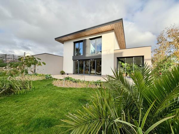 GUIPAVAS : Belle contemporaine d’architecte 7 pièces neuve en viager