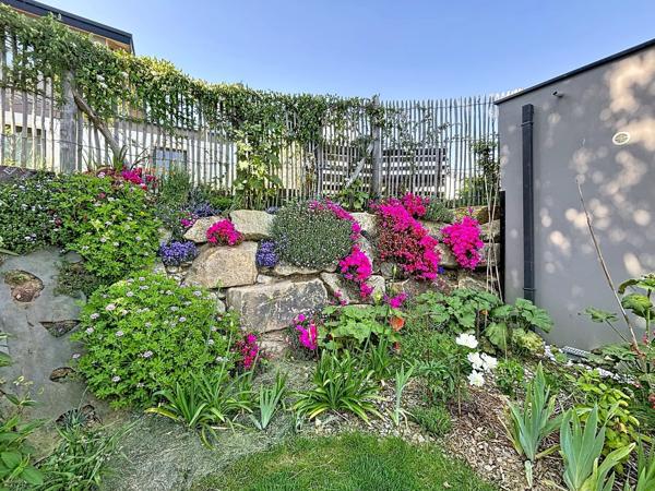 GUIPAVAS : Belle contemporaine d’architecte 7 pièces neuve en viager