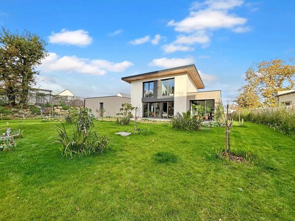 GUIPAVAS : Belle contemporaine d’architecte 7 pièces neuve en viager