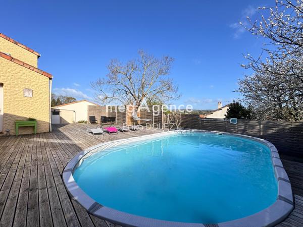 Maison à LES HERBIERS, 85500 - 7 pièces 182m²