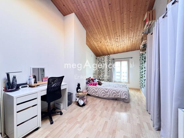 Maison à LES HERBIERS, 85500 - 7 pièces 182m²