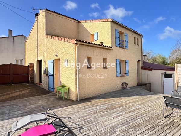 Maison à LES HERBIERS, 85500 - 7 pièces 182m²