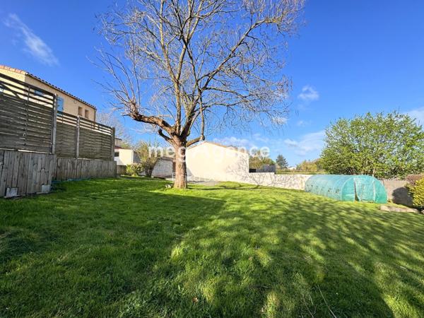 Maison à LES HERBIERS, 85500 - 7 pièces 182m²