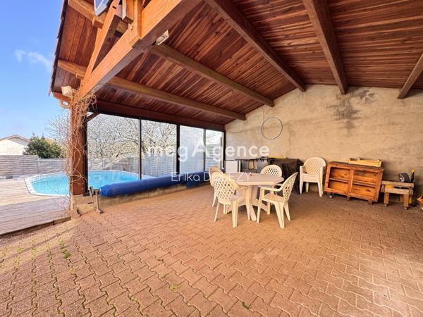 Maison à LES HERBIERS, 85500 - 7 pièces 182m²