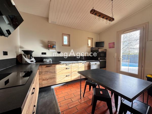 Maison à LES HERBIERS, 85500 - 7 pièces 182m²