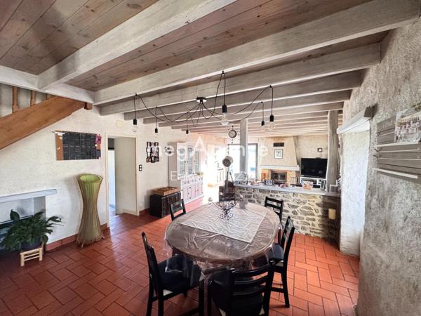 Maison à LES HERBIERS, 85500 - 7 pièces 182m²