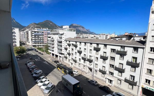 Appartement à vendre    3 pièces • 67,36 m2 Grenoble