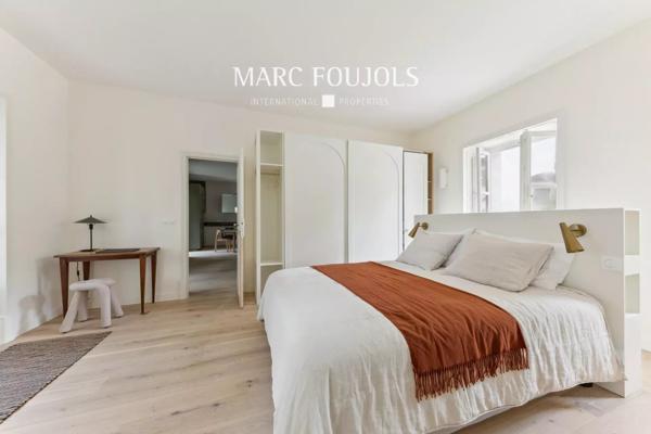 REZ-DE-JARDIN A LA BUTTE MONTMARTRE.