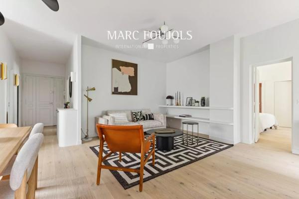 REZ-DE-JARDIN A LA BUTTE MONTMARTRE.