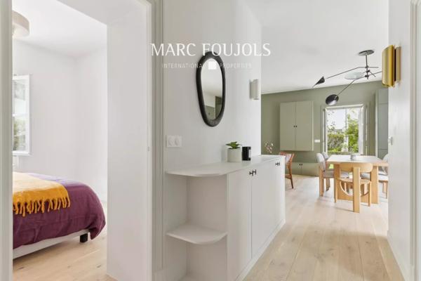 REZ-DE-JARDIN A LA BUTTE MONTMARTRE.