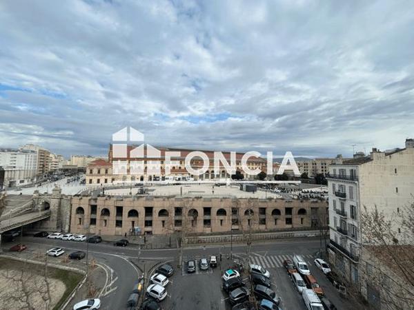 Location Studio 18 m² - 27 RUE LAFAYETTE Marseille 13001