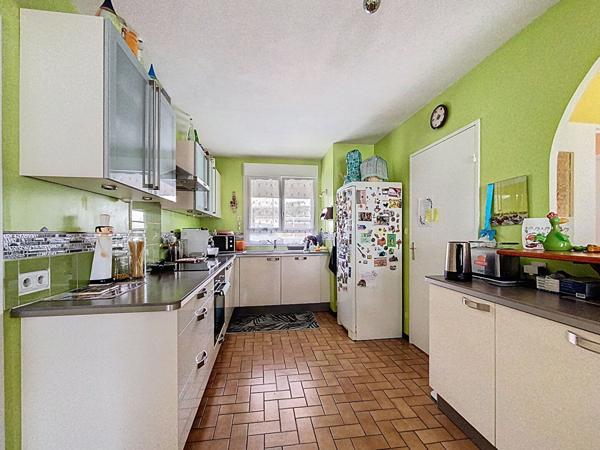 Maison familiale, vie de plain-pied, ouest, jardin, garage, stationnements, C9, écoles, lycée, collège