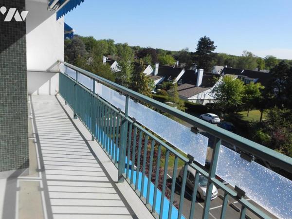 Appartement LES ESSARTS-LE-ROI au dernier étage avec ascenseur