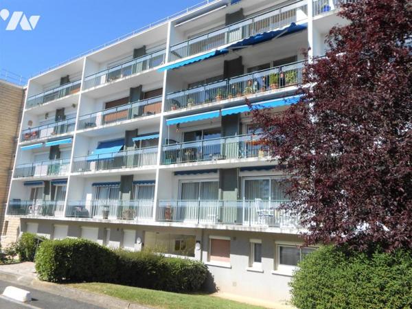 Appartement LES ESSARTS-LE-ROI au dernier étage avec ascenseur