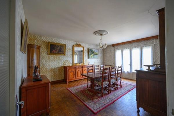 Ruelle sur Touvre. Maison 179 m² avec 3 garages sur parcelle de 2039 m².