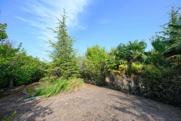 Ruelle sur Touvre. Maison 179 m² avec 3 garages sur parcelle de 2039 m².
