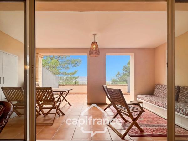 appartement RENOVé AVEC VUE panoramique , double terrasse de 30 m2, 2 chambres, cuisine neuve, place de parking sous la résidence .