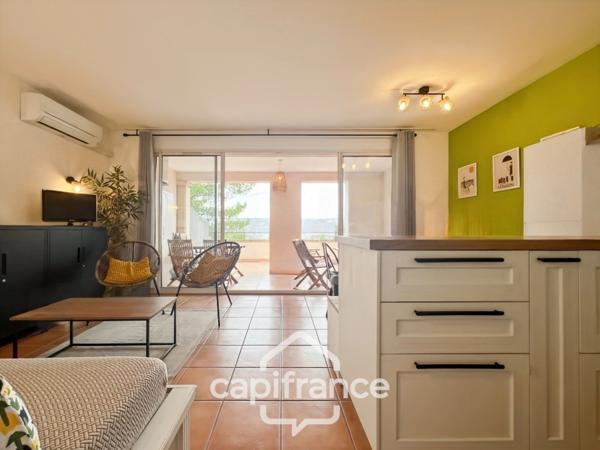 appartement RENOVé AVEC VUE panoramique , double terrasse de 30 m2, 2 chambres, cuisine neuve, place de parking sous la résidence .