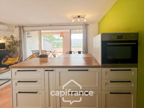 appartement RENOVé AVEC VUE panoramique , double terrasse de 30 m2, 2 chambres, cuisine neuve, place de parking sous la résidence .