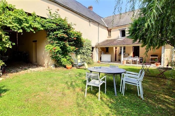 GALLARDON maison ancienne avec dependances.