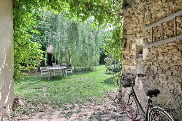 GALLARDON maison ancienne avec dependances.