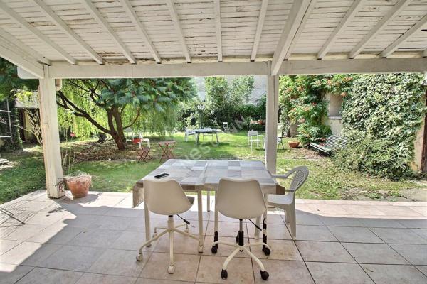 GALLARDON maison ancienne avec dependances.