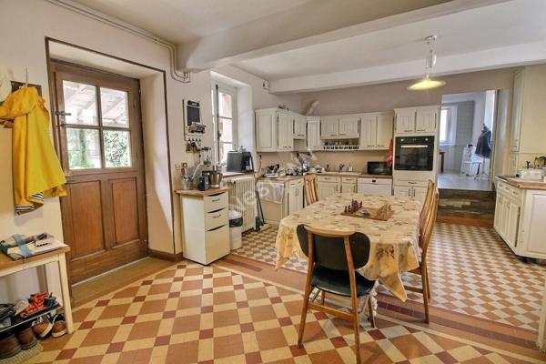 GALLARDON maison ancienne avec dependances.