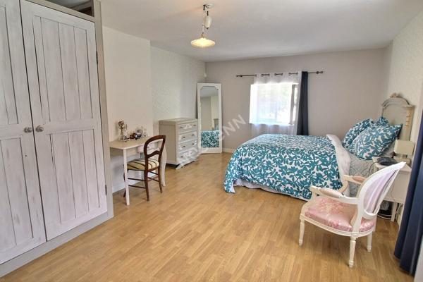 GALLARDON maison ancienne avec dependances.