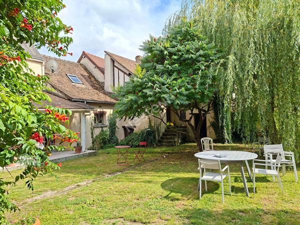 GALLARDON maison ancienne avec dependances.