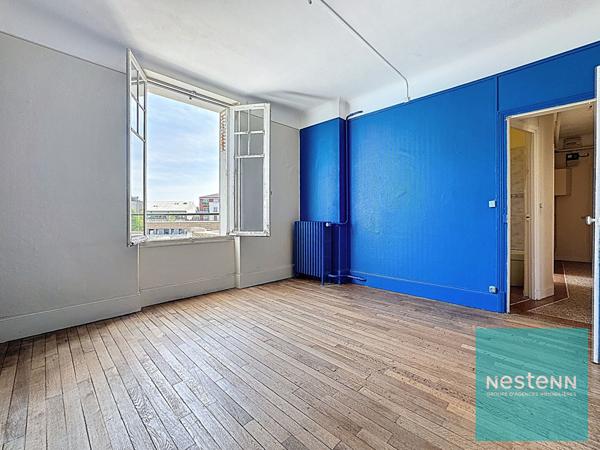 Appartement 4 pièces à vendre avec un balcon et un jardinet à Montereau Fault Yonne