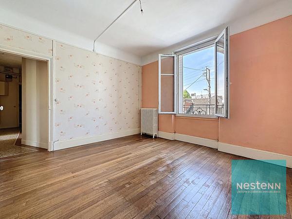 Appartement 4 pièces à vendre avec un balcon et un jardinet à Montereau Fault Yonne