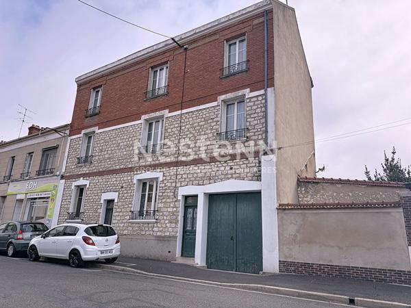 Appartement 4 pièces à vendre avec un balcon et un jardinet à Montereau Fault Yonne