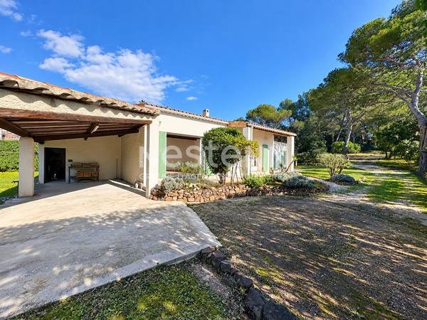 A VENDRE-LA CRAU Maison de plain-pied 157 m² -Terrain de 2 494 m² avec potentiel de division