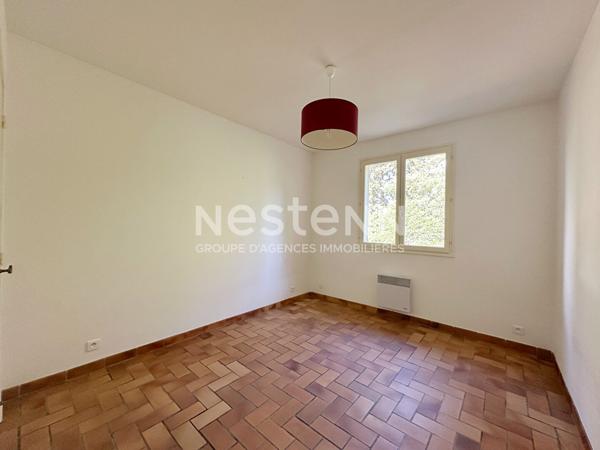A VENDRE-LA CRAU Maison de plain-pied 157 m² -Terrain de 2 494 m² avec potentiel de division
