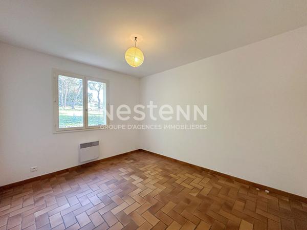 A VENDRE-LA CRAU Maison de plain-pied 157 m² -Terrain de 2 494 m² avec potentiel de division