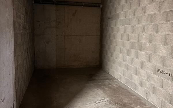 Stationnement à louer    Bron