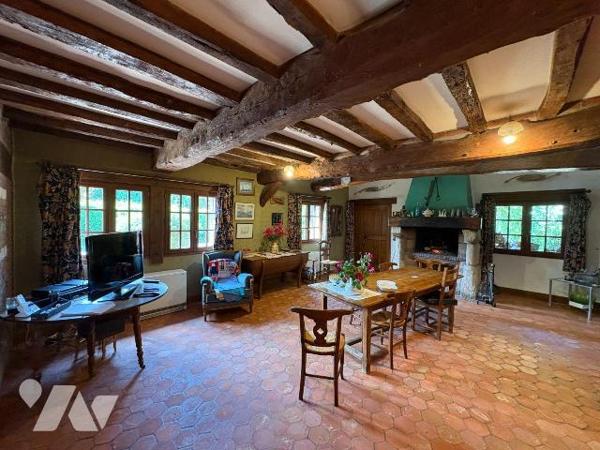 Maison normande avec sous-sol complet et dépendance.
Charmante maison normande édifiée sur un ...