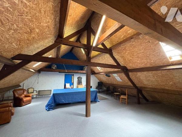 Maison normande avec sous-sol complet et dépendance.
Charmante maison normande édifiée sur un ...