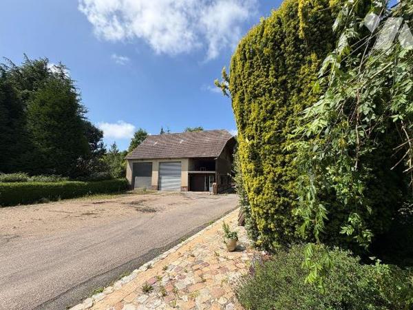 Maison normande avec sous-sol complet et dépendance.
Charmante maison normande édifiée sur un ...