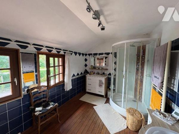 Maison normande avec sous-sol complet et dépendance.
Charmante maison normande édifiée sur un ...