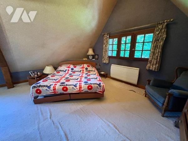 Maison normande avec sous-sol complet et dépendance.
Charmante maison normande édifiée sur un ...