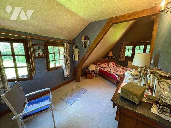 Maison normande avec sous-sol complet et dépendance.
Charmante maison normande édifiée sur un ...