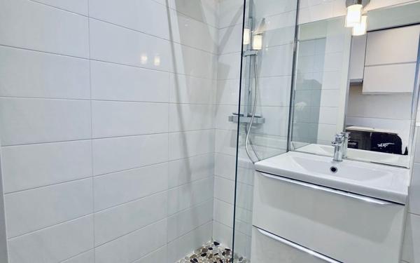 Appartement à louer    1 pièce • 25 m2 Paris 17