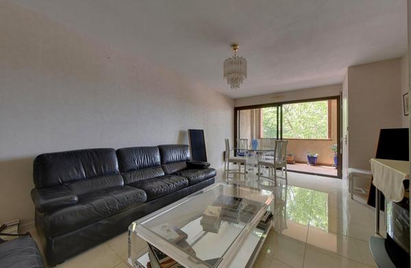 MONTAUBAN, centre ville, T4 traversant, ascenseur au palier, garage, loggia